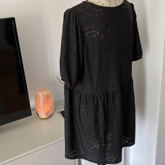 NWOT - Puff sleeves broderie black blouse - Picture 3 of 7